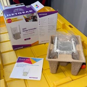 NETGEAR AC1200 Dual Band WiFi Range Extender - White.  ( V1)